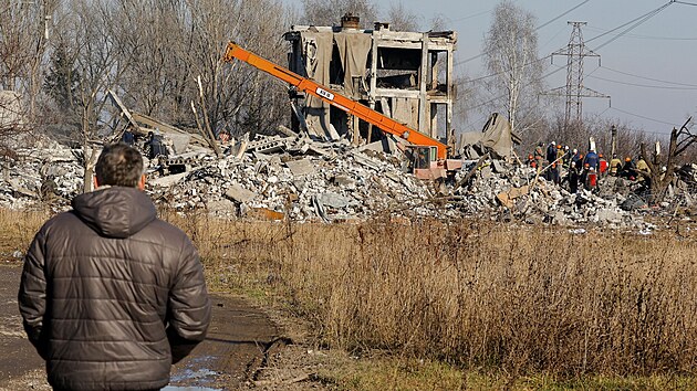 Makijivka. Nsledky ukrajinskho raketovho toku na provizorn ubytovnu ruskch mobilizovanch vojk (3. ledna 2023)