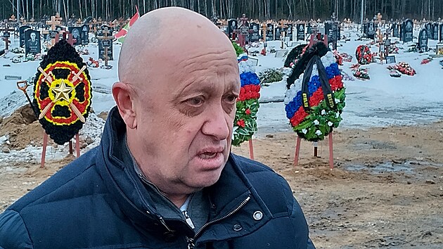 f Wagnerovc Jevgenij Prigoin se v Petrohradu zastnil pohbu jednoho z bojovnk, jen zahynul na Ukrajin. (24. prosince 2022)