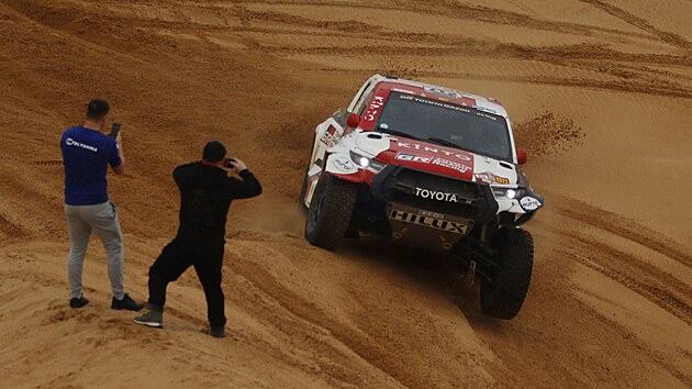 Momentka z osm etapy Rallye Dakar.