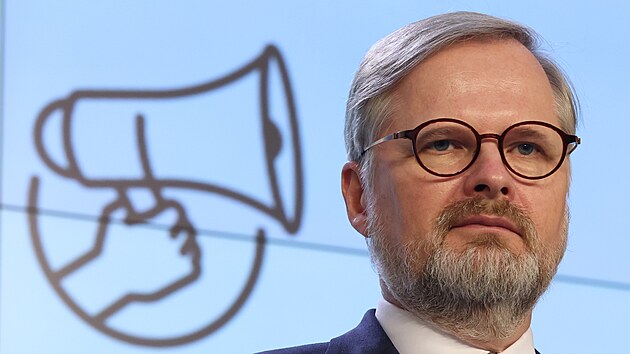 Tisková konference premiéra Petra Fialy (ODS) a ministra pro evropské záležitosti Mikuláše Beka (STAN) ke zhodnocení českého předsednictví v Radě EU. (3. ledna 2022)