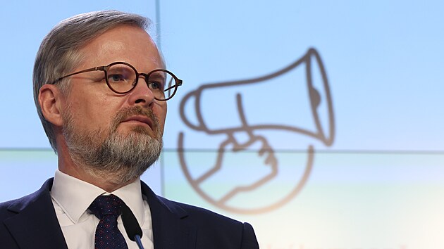 Tisková konference premiéra Petra Fialy (ODS) a ministra pro evropské záležitosti Mikuláše Beka (STAN) ke zhodnocení českého předsednictví v Radě EU. (3. ledna 2022)