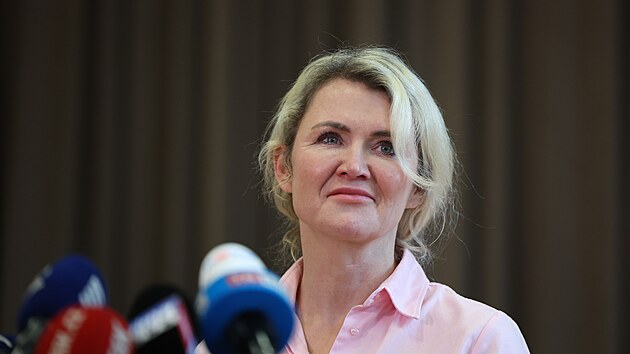 Jana Nagyová na tiskovém brífinku v Sokolovně Průhonice. (9. ledna 2023)