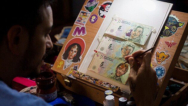 Na ptipesovou bankovku pekreslil Sergio Diaz postavy z Harryho Pottera (30. prosince 2022)