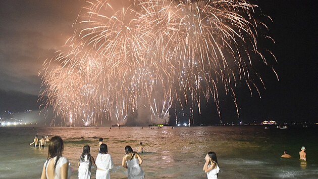 Novoron oslavy na pli Copacabana v brazilskm Riu de Janeiro (1. ledna 2023)