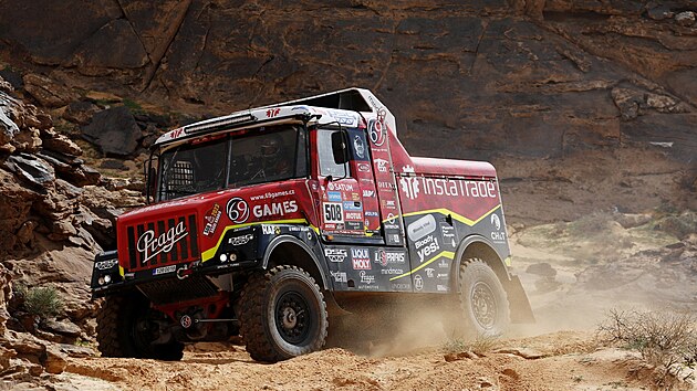 Taha Praga pilota Alea Lopraise ve 4. etap Rallye Dakar.