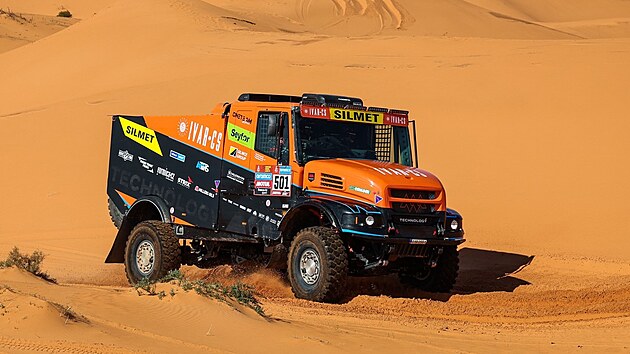 Taha Iveco pilotovan Martinem Mackem v 6. kole Rallye Dakar