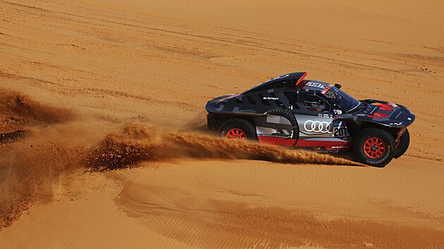 Carlos Sainz a Audi v 6. etap Rallye Dakar.