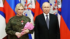 Vladimir Putin pi návtv Jiního vojenského okruhu ocenil úastníky války na...