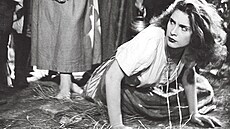 Poprvé se ocitla Vlasta Fialová ped kamerou ve filmu Divá Bára (1949).