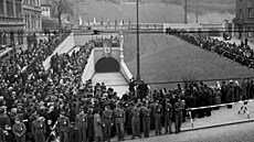 Tunel �i�kov - Karlín byl otev�en v dubnu 1951 a dokon�en v prosinci 1953