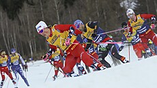 Nor Johannes Klaebo bhem závodu na 15 km klasicky s hromadným startem ve Val...