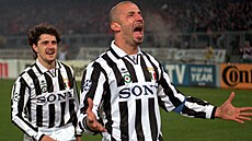 Gianluca Vialli, bývalý italský fotbalista, slaví branku v dresu Juventusu.