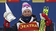 Celkový vítz Tour de Ski, norský bec na lyích Johannes Hösflot Klaebo slaví...