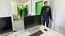 Migrační point pro uprchlíky v Holešově se ze stanů přesunul do buněk. (leden...