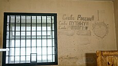 V ruských mu�ících komorách v Chersonu docházelo i k znásil�ování ob�tí. (16....