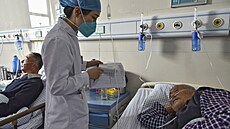 Pacienti na covidovém oddělení v čínské nemocnici (4. ledna 2023)