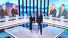 Moderátory první pedvolební prezidentské superdebaty v novém studiu na TV...