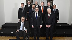 Premiér Petr Fiala pozval do Kramářovy vily premiéry od vzniku samostatné České...