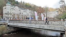 V Karlových Varech byl stavnostn oteven Festivalový most pes eku Teplou.