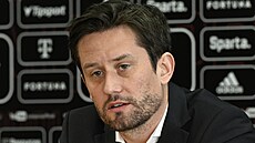 Spar�anský sportovní �editel Tomá� Rosický na tiskové konferenci b�hem ledna...