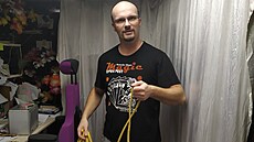 Michal Janza z Bludova má doma p�es tisíc kouzelnických rekvizit, s nimi� jde...