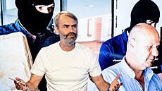 Rozst�el Idnes host �éf P�ísahy a ex�editel ÚOOZ Robert �lachta, moderuje...