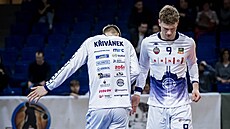 Brn�n�tí basketbalisté Petr K�ivánek (vlevo) a Jakub Ne�as p�ed ligovým zápasem.