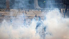 Píznivci brazilského exprezidenta Bolsonara vnikli do budovy parlamentu a...