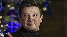 Jeremy Renner (Londýn, 11. listopadu 2021)