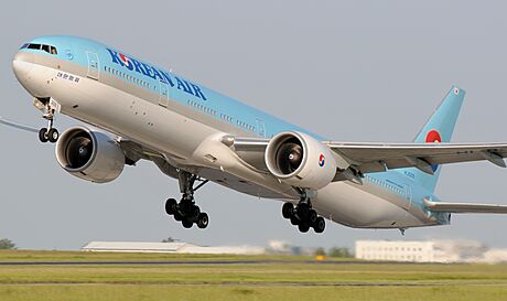 Boeing 777-300 spolenosti Korean Air  (21. záí 2013)