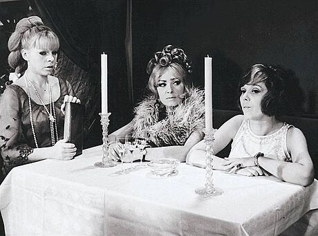 Hereka Iva Janurov ve filmu - Svtci (1969)