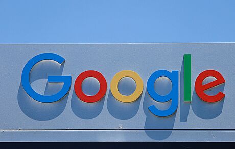 Nápis Google na jednom ze sídel spolenosti v Kalifornii. (27. ervence 2020)