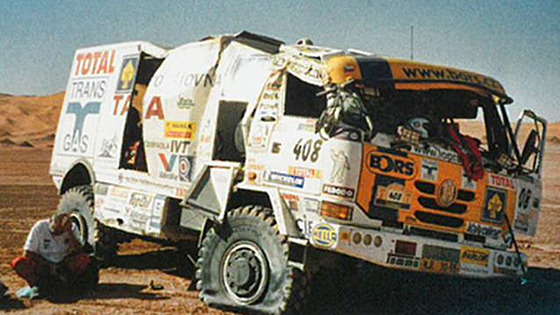 Kamion Tatra po nehodě v etapě Ghadames-Ghat, rok 2003
