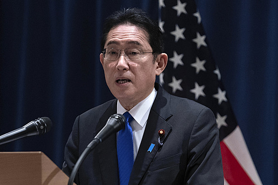 Japonský premiér Fumio Kišida hovoří během tiskové konference ve Washingtonu....