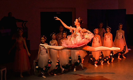 Dtské nastudování slavného baletu Louskáek v Olomouci diváky nadchlo.