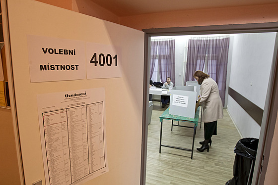 Otevely se volební místnosti, esko vybírá prezidenta. Plze. (13. ledna 2023)