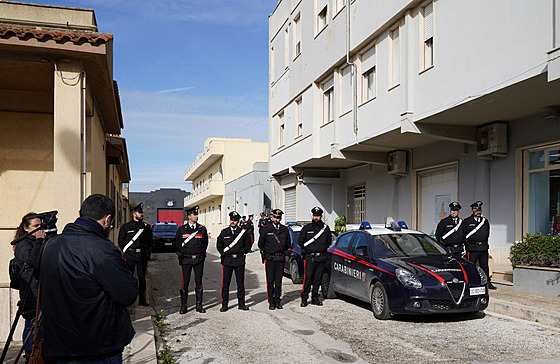 Policie u domu, ve kterém se skrýval éf sicilské mafie Matteo Messina Denaro....