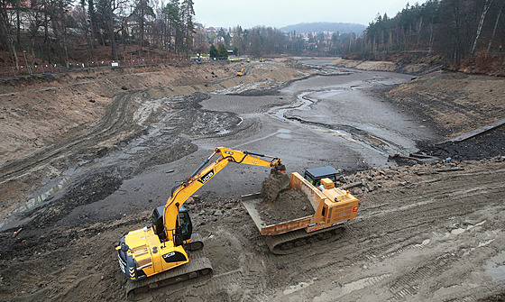 Liberecká přehrada nyní prochází velkou a nákladnou opravou.