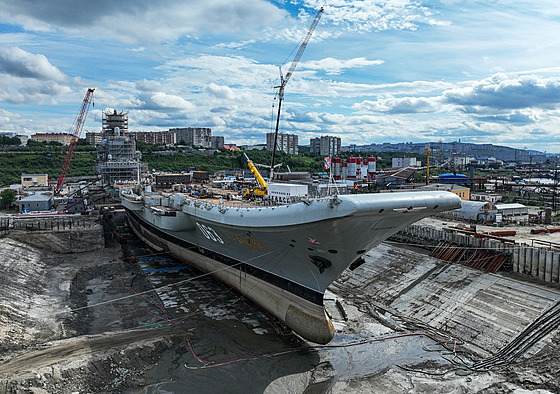 Opravy jediné ruské letadlové lodi Admiral Kuzncov (5. srpna 2022)
