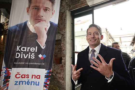 Prezidentský kandidát Karel Divi dorazil do volebního tábu v praských...