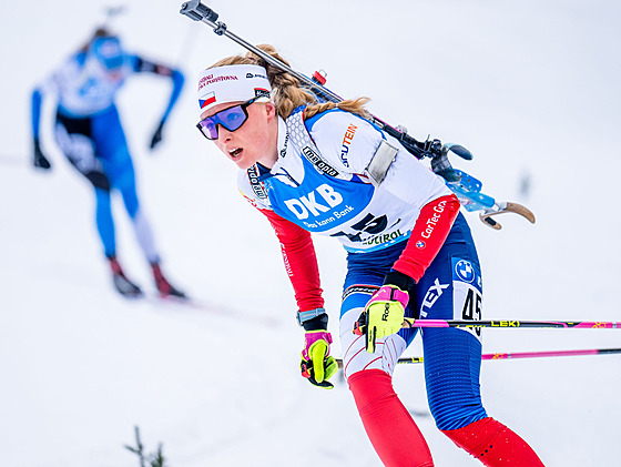 Markéta Davidová bhem sprintu v italské Anterselv.