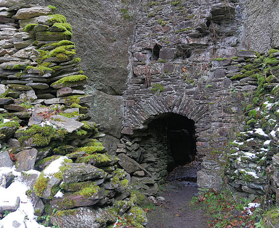 Archeologové na zřícenině hradu Skály bádali dlouhá dvě desetiletí.