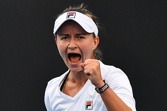 Barbora Krejíková se raduje z vítzství ve druhém kole Australian Open.