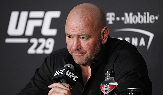 Šéf UFC Dana White zjevně nebude nijak potrestán za veřejnou výměnu facek v...