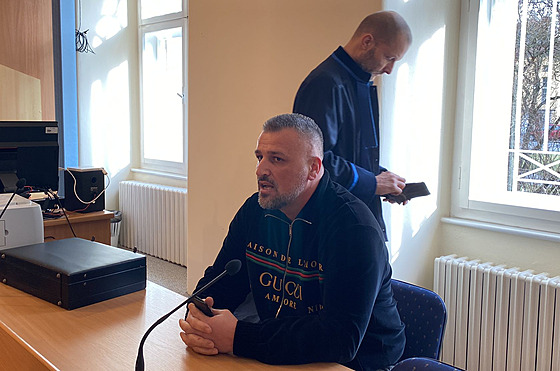 Odvolací senát Krajského soudu v Plzni vymil mui pvodem ze Srbska za zpronevru trest odntí svobody v trvání 18 msíc se zkuební dobou na dva roky. 