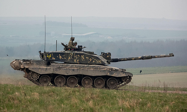 Shoří jako jiné, vymažme Brity z mapy, reaguje Rusko na tanky pro Ukrajinu