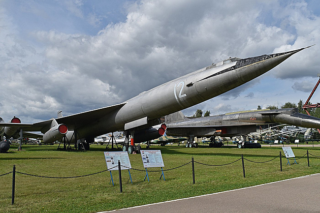 „Nadzvukový strategický bombardér“ Mjasiščev M-50 byl falešným strašákem