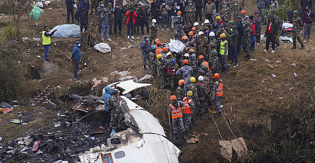 V Nepálu našli černé skříňky ze zříceného letadla, pátrání po přeživších pokračuje