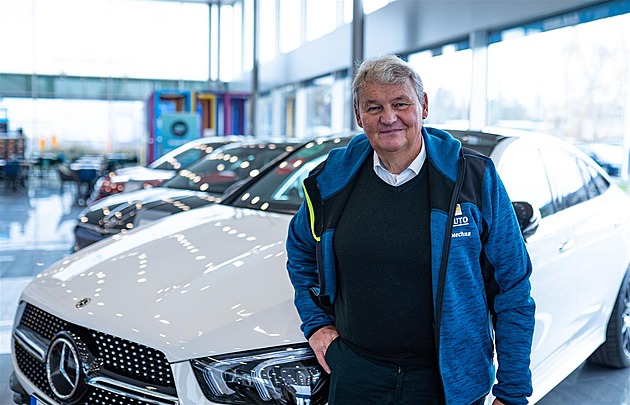 Čech překonal světový rekord, obchodník z AAA Auto prodal přes 13 tisíc ojetin