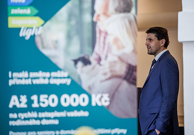 Plat 70 tisíc i bez vzdělání. Hladíkův člověk má na ministerstvu místo ředitele